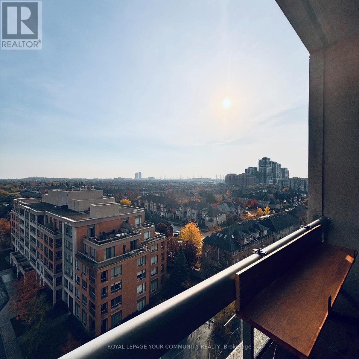 1016 - 9 Northern Heights Drive, Richmond Hill, Ontario  L4B 4M5 - Photo 12 - N12427275