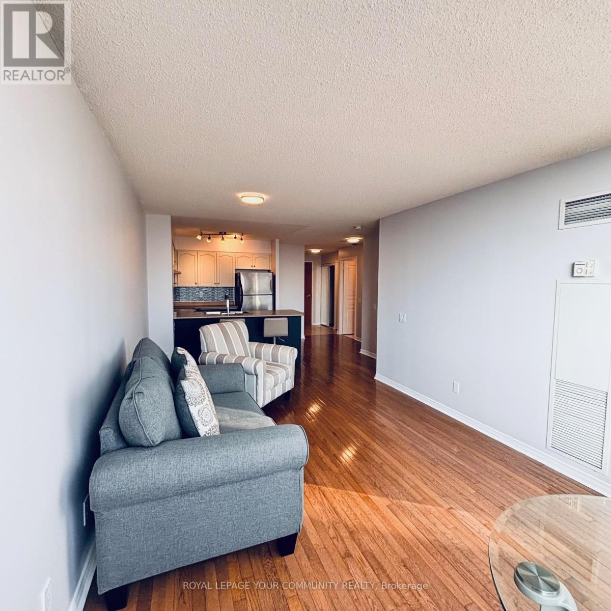 1016 - 9 Northern Heights Drive, Richmond Hill, Ontario  L4B 4M5 - Photo 3 - N12427275