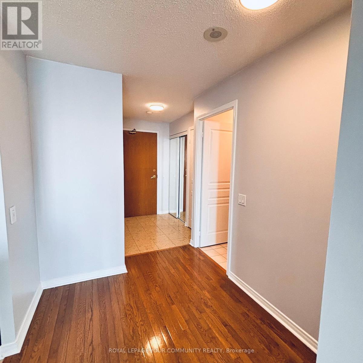 1016 - 9 Northern Heights Drive, Richmond Hill, Ontario  L4B 4M5 - Photo 2 - N12427275