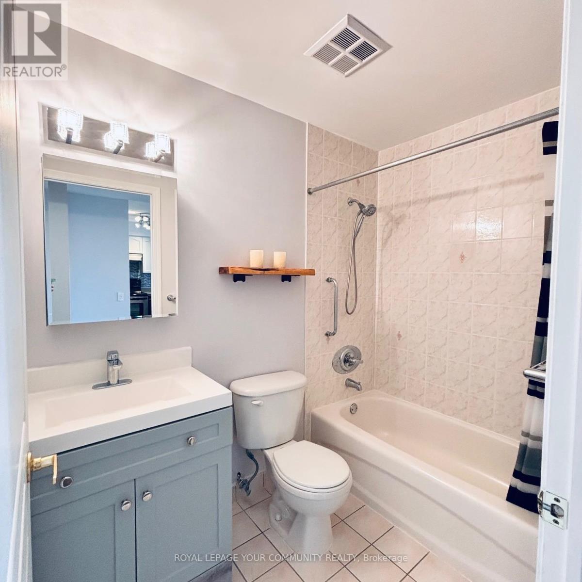 1016 - 9 Northern Heights Drive, Richmond Hill, Ontario  L4B 4M5 - Photo 9 - N12427275