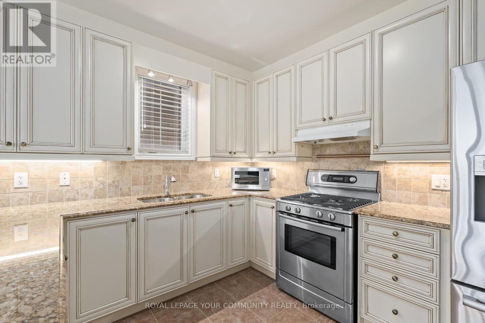 74 Locust Drive, Brampton, Ontario  L6R 0Y8 - Photo 18 - W12423437