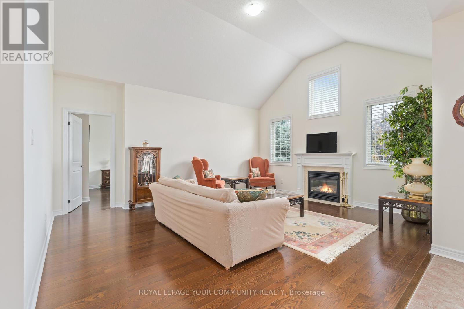 74 Locust Drive, Brampton, Ontario  L6R 0Y8 - Photo 9 - W12423437