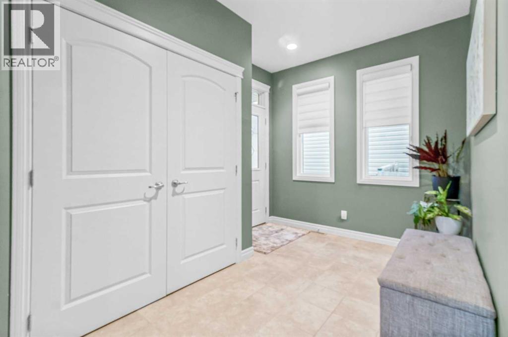 262 Hillcrest Circle Sw, Airdrie, Alberta  T4B 0Y7 - Photo 3 - A2261914