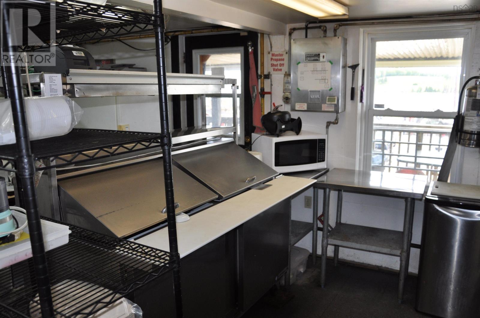 100 Montague Street, Lunenburg, Nova Scotia  B0J 2C0 - Photo 21 - 202508045