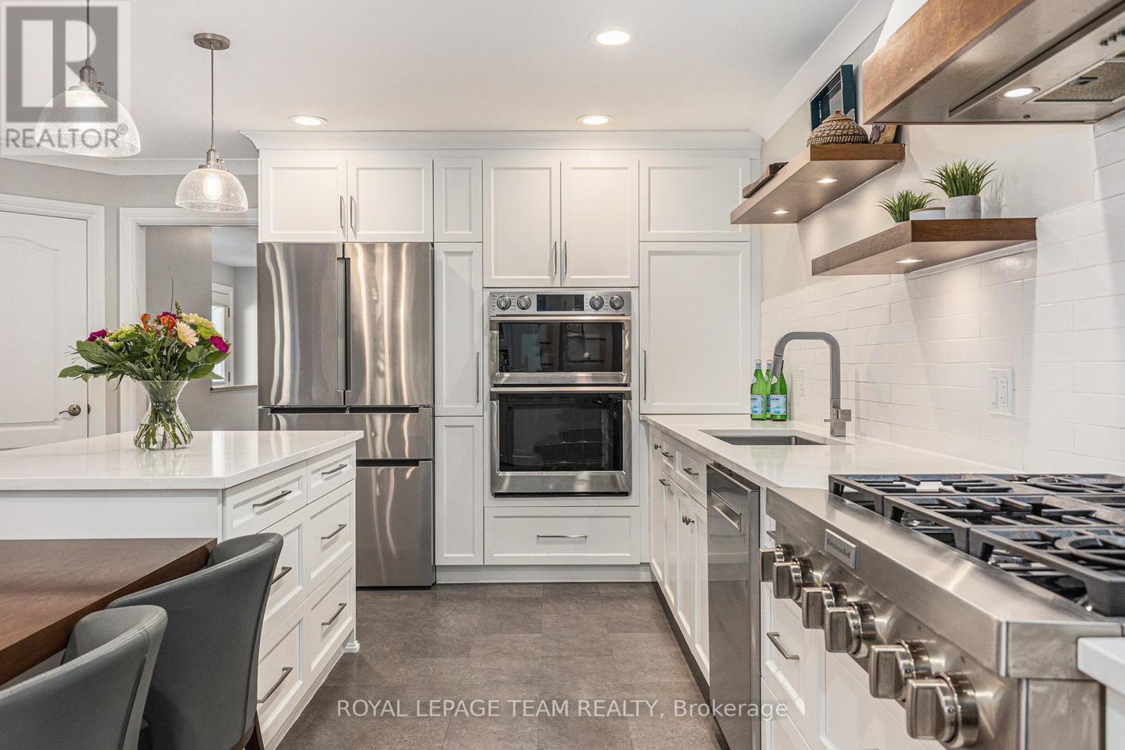 23 Cypress Gardens, Ottawa, Ontario  K2S 1W6 - Photo 9 - X12489126