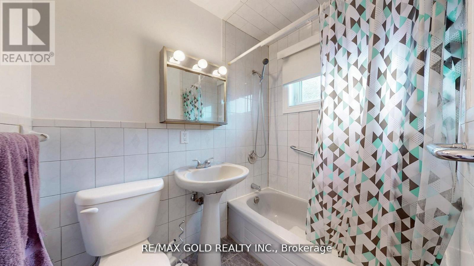 44 Chatsworth Drive, Brampton, Ontario  L6X 2L9 - Photo 24 - W12488594