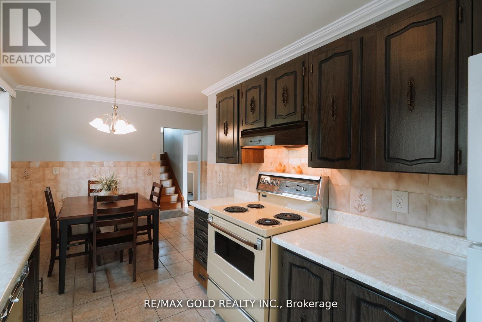 44 Chatsworth Drive, Brampton, Ontario  L6X 2L9 - Photo 14 - W12488594