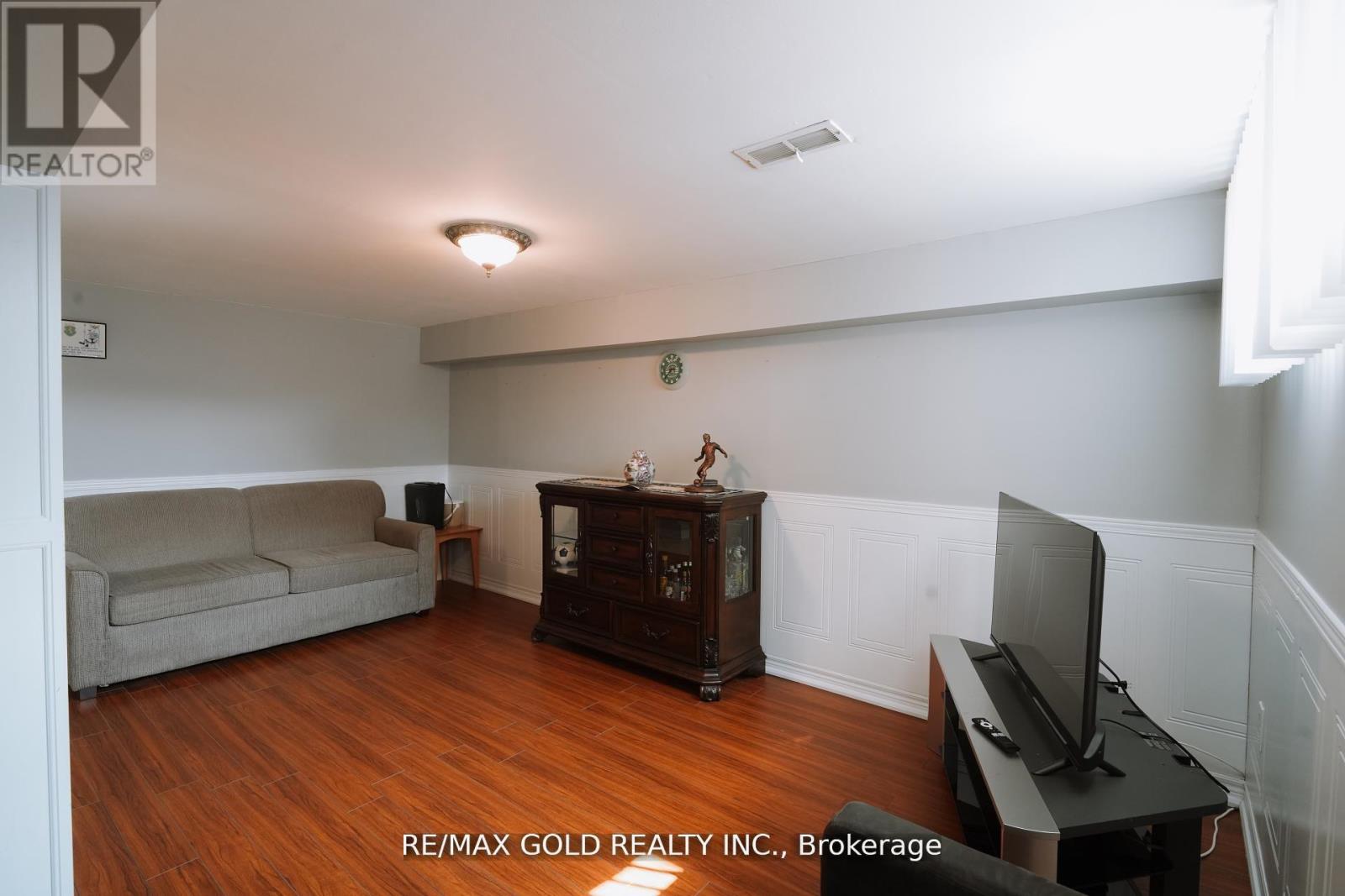 44 Chatsworth Drive, Brampton, Ontario  L6X 2L9 - Photo 30 - W12488594