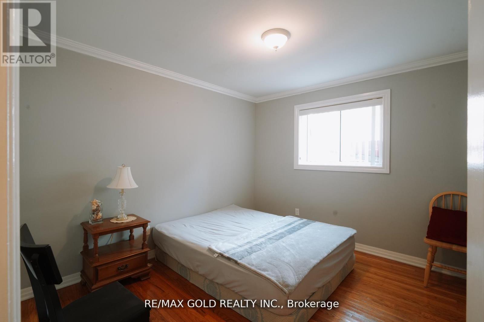 44 Chatsworth Drive, Brampton, Ontario  L6X 2L9 - Photo 18 - W12488594