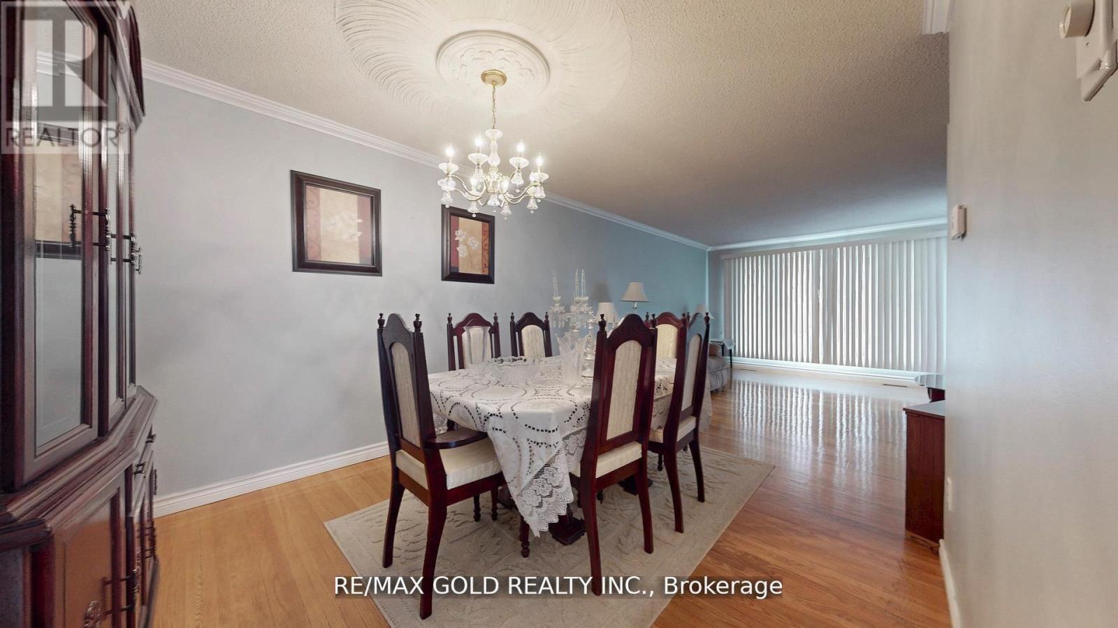 44 Chatsworth Drive, Brampton, Ontario  L6X 2L9 - Photo 8 - W12488594