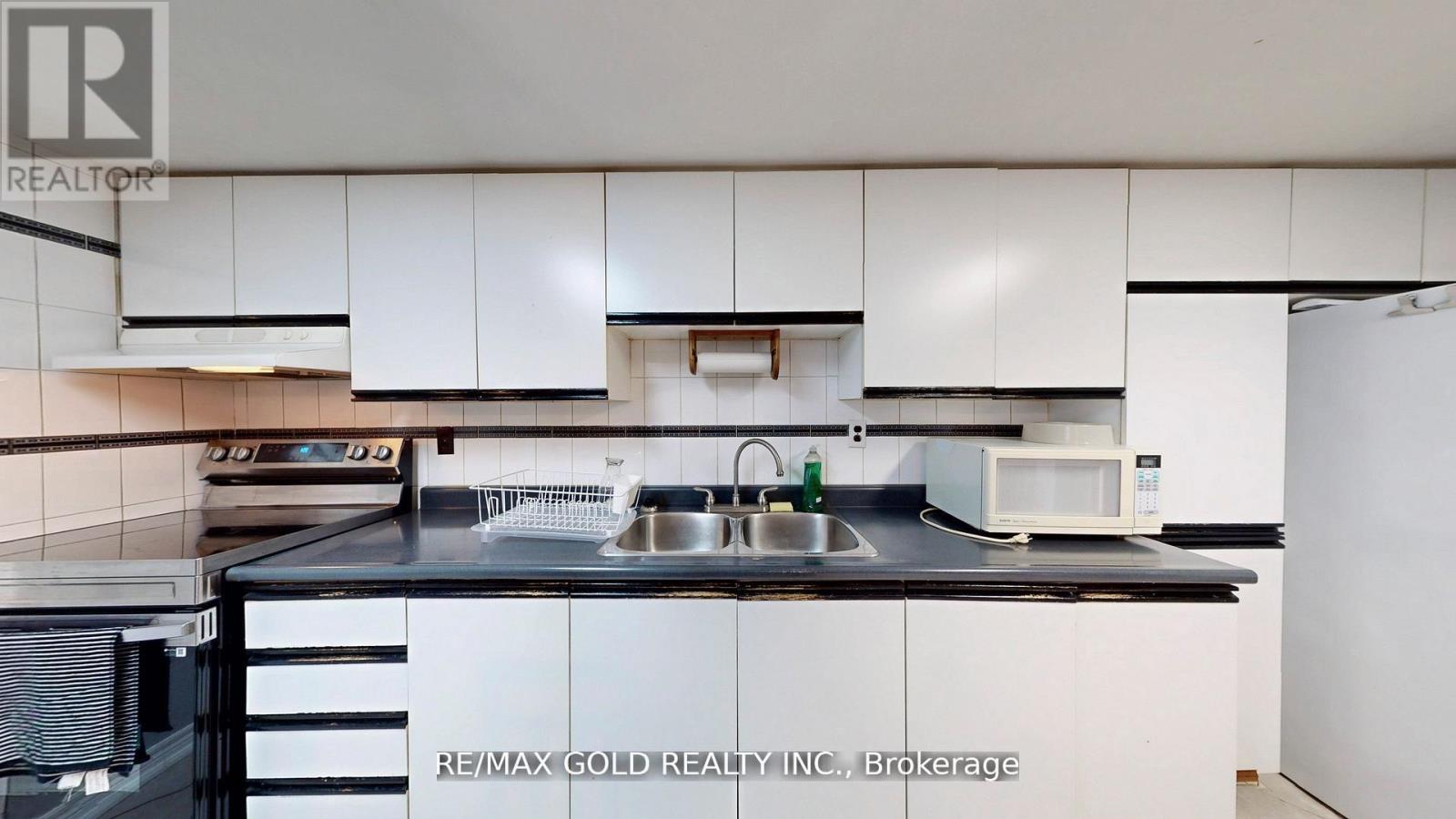 44 Chatsworth Drive, Brampton, Ontario  L6X 2L9 - Photo 27 - W12488594