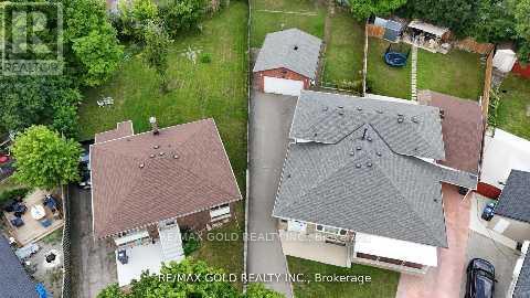 44 Chatsworth Drive, Brampton, Ontario  L6X 2L9 - Photo 4 - W12488594