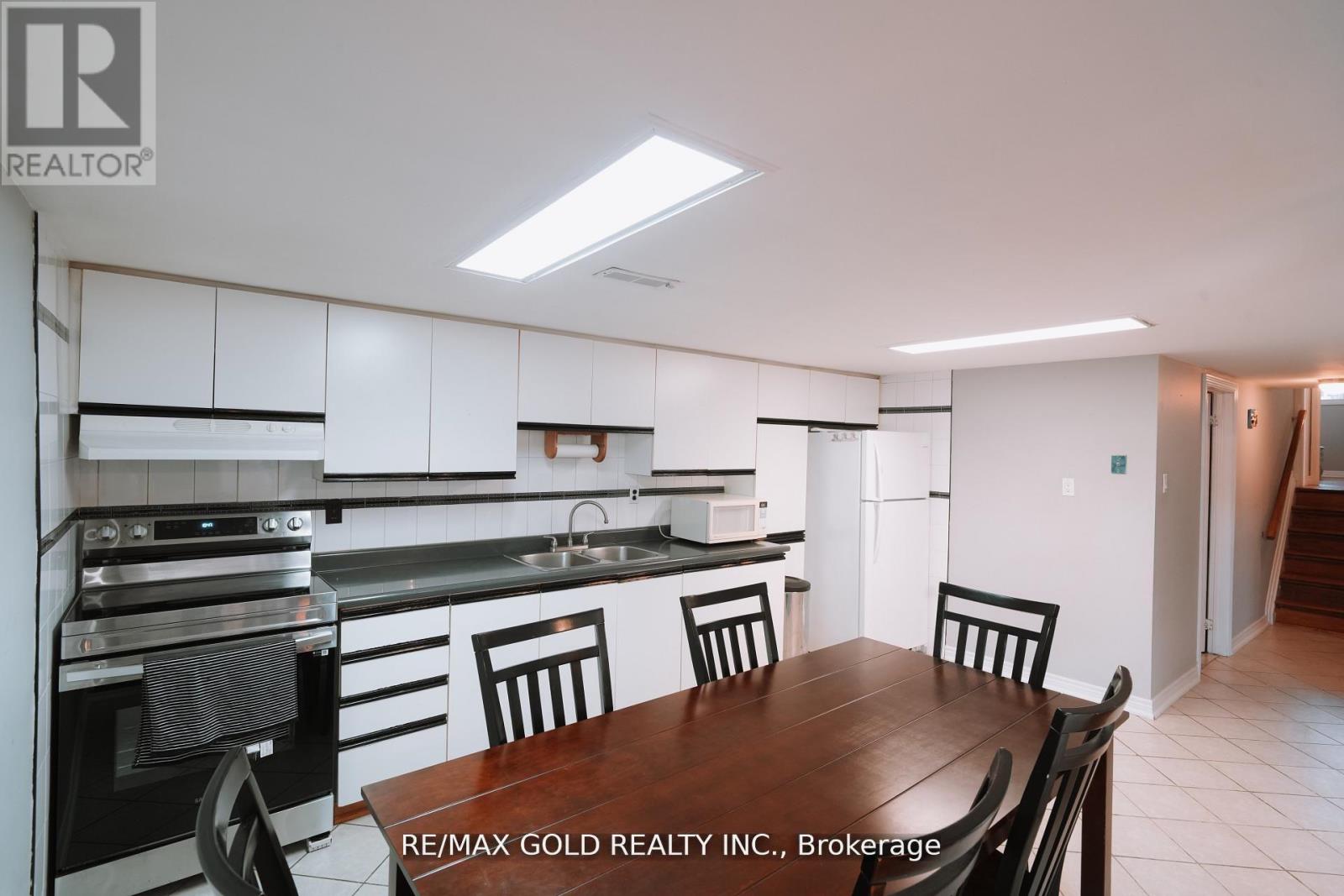 44 Chatsworth Drive, Brampton, Ontario  L6X 2L9 - Photo 33 - W12488594