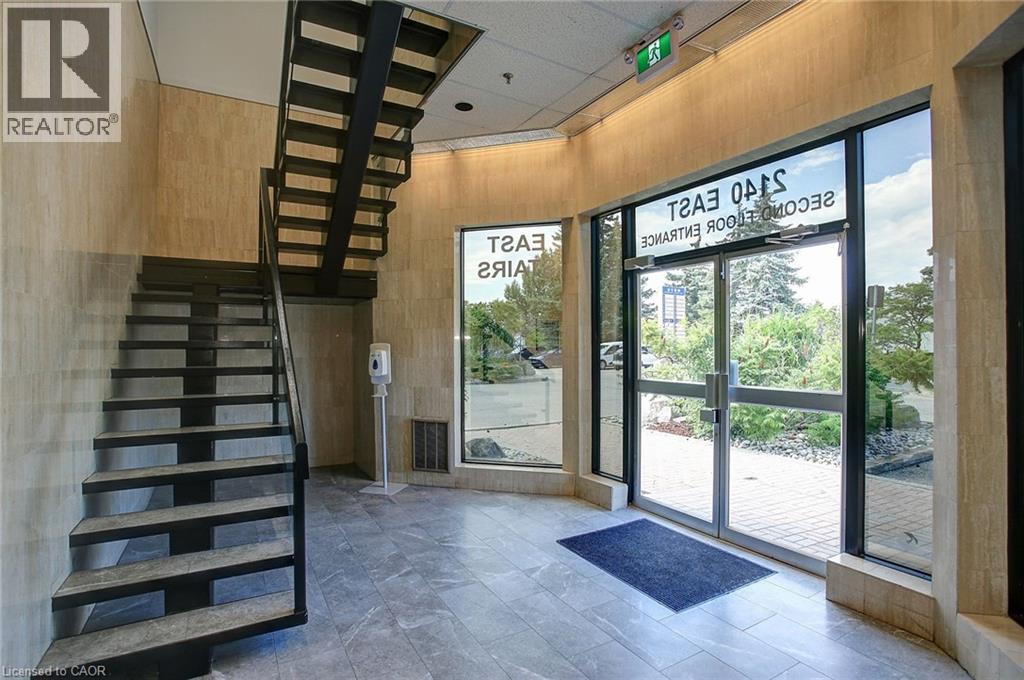 2140 Winston Park Drive Unit# 204, Oakville, Ontario  L6H 5W1 - Photo 2 - XH4184065