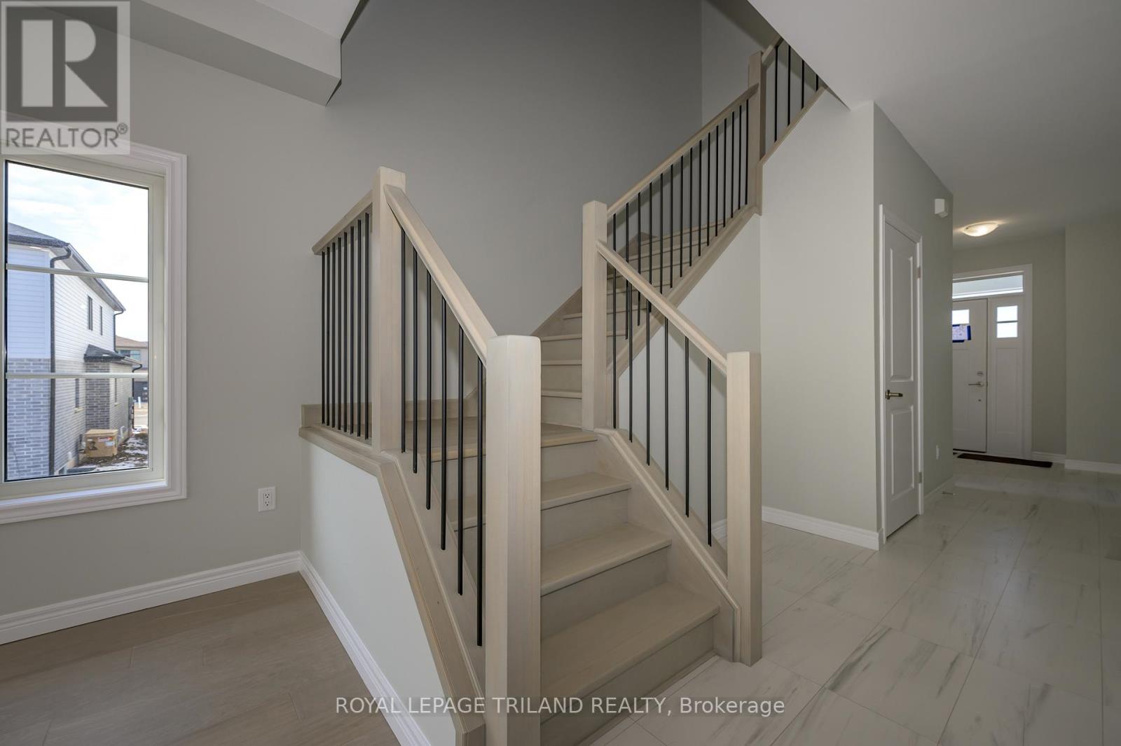 3650 Southbridge Avenue, London South (South W), Ontario  N6L 0G5 - Photo 2 - X12489608