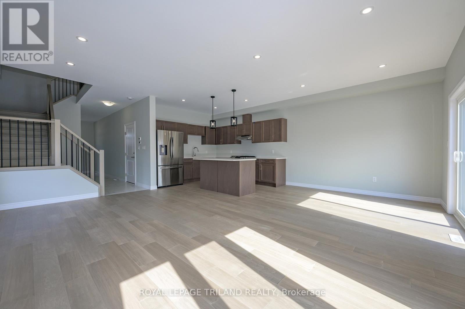 3650 Southbridge Avenue, London South (South W), Ontario  N6L 0G5 - Photo 6 - X12489608