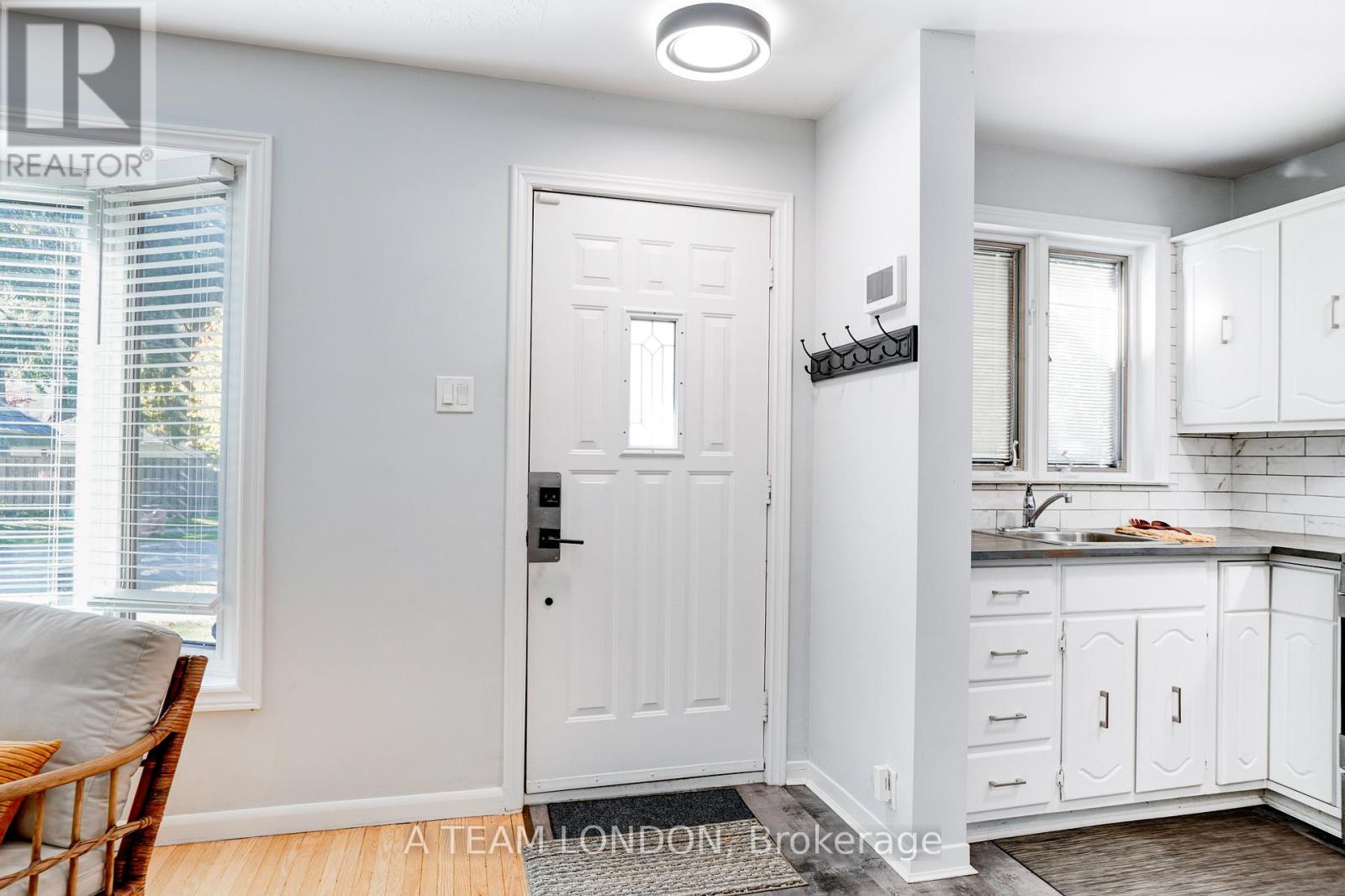 106 Thornton Avenue, London East, Ontario  N5Y 2Y5 - Photo 5 - X12489618