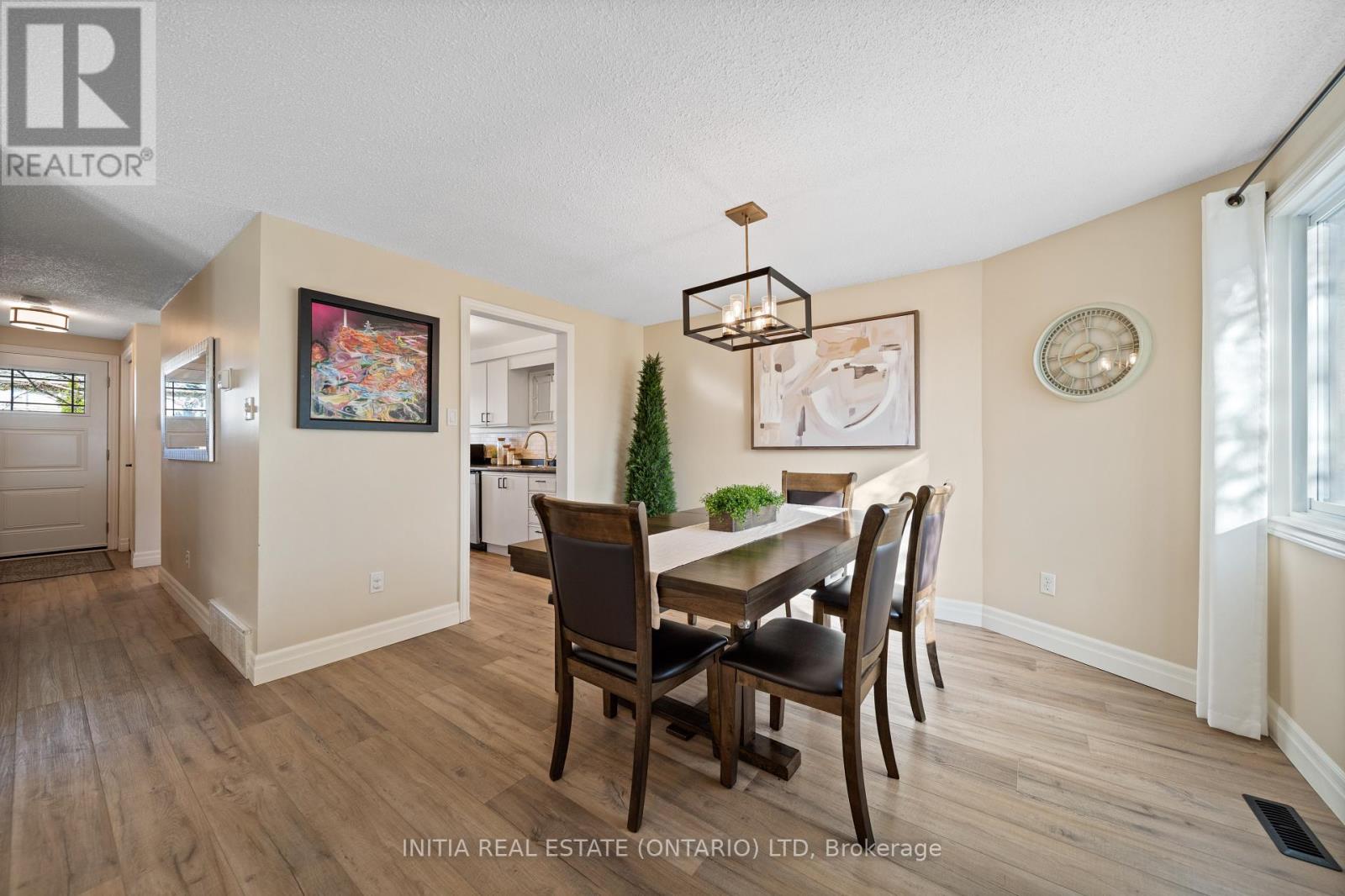 784 Homeview Road, London South (South Q), Ontario  N6C 5S6 - Photo 9 - X12489636