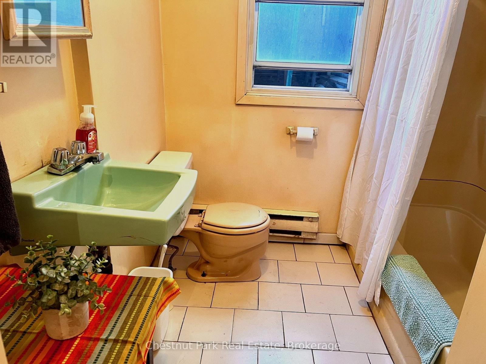 3280 Dundas Street W, Toronto, Ontario  M6P 2A4 - Photo 3 - W12485115