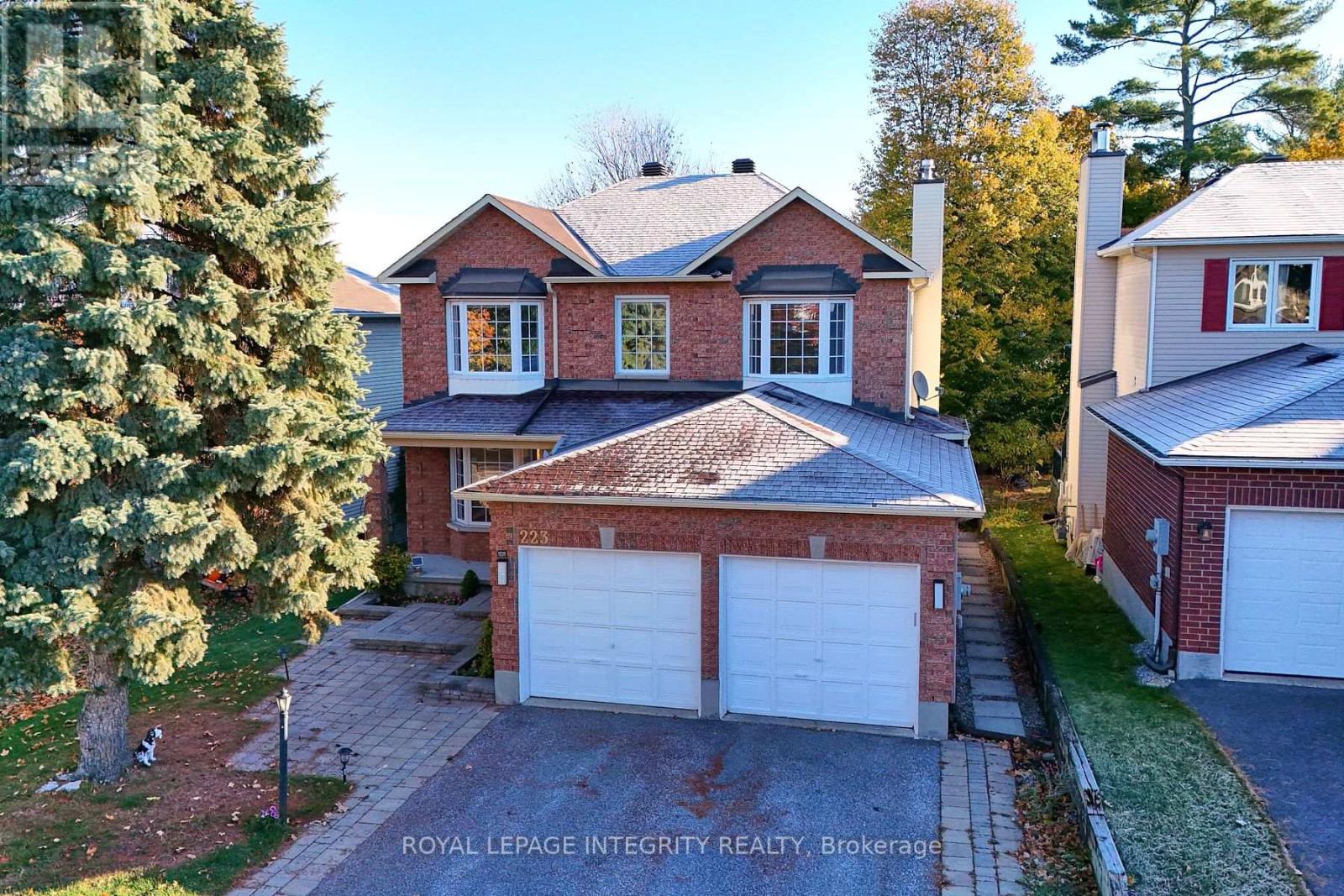 223 Mcgibbon Drive, Ottawa, Ontario  K2L 3Y6 - Photo 2 - X12489566