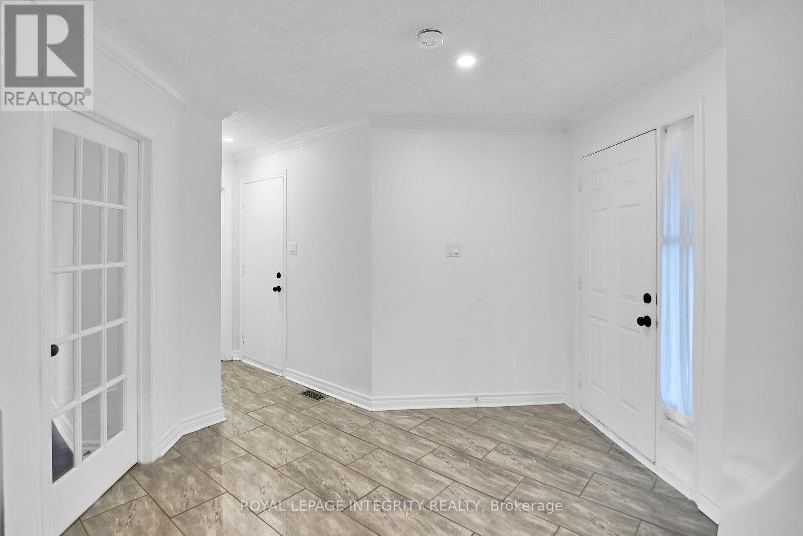 223 Mcgibbon Drive, Ottawa, Ontario  K2L 3Y6 - Photo 4 - X12489566