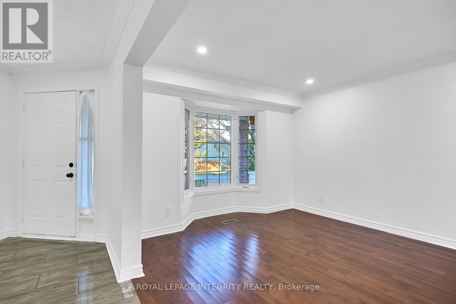 223 Mcgibbon Drive, Ottawa, Ontario  K2L 3Y6 - Photo 8 - X12489566