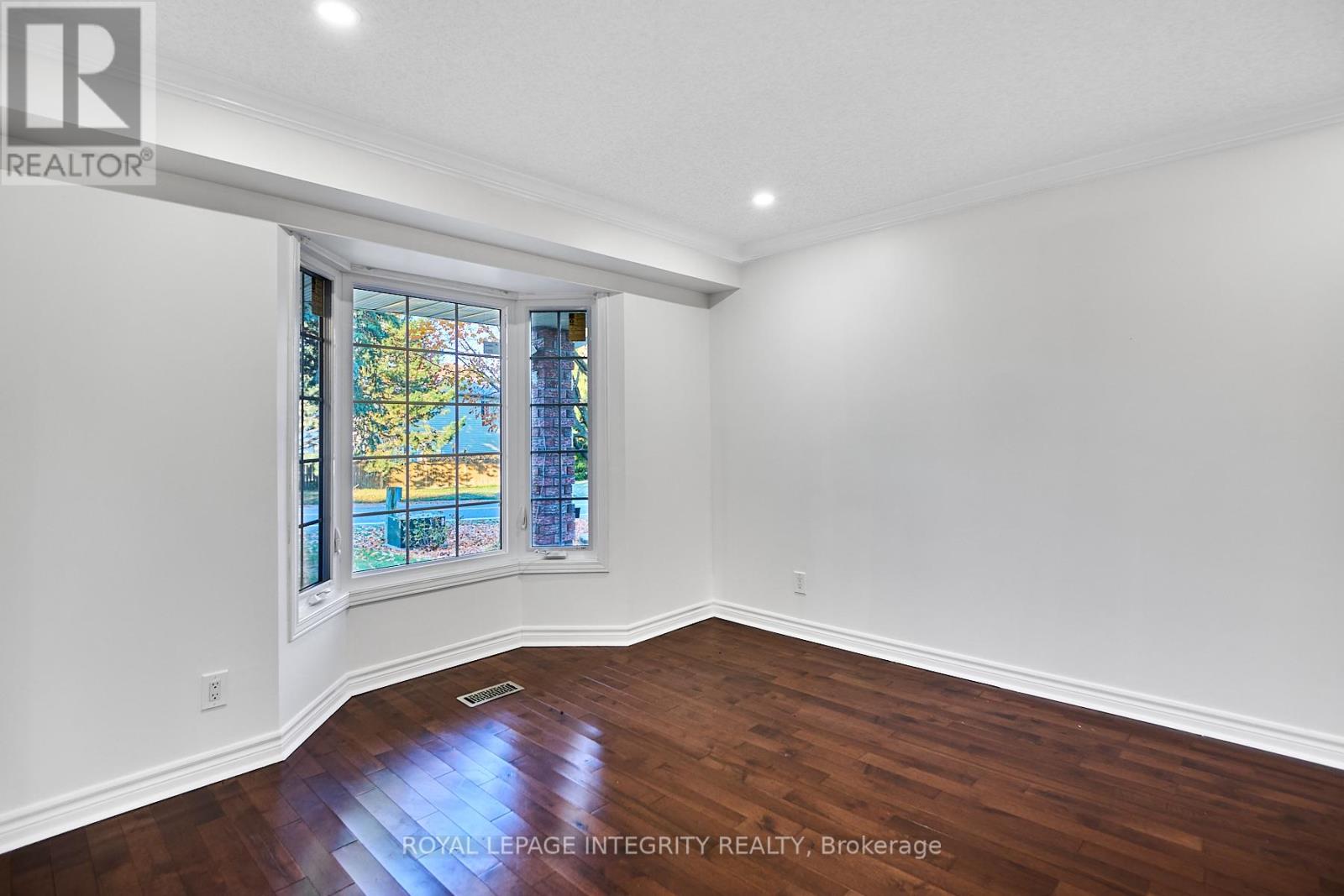 223 Mcgibbon Drive, Ottawa, Ontario  K2L 3Y6 - Photo 9 - X12489566