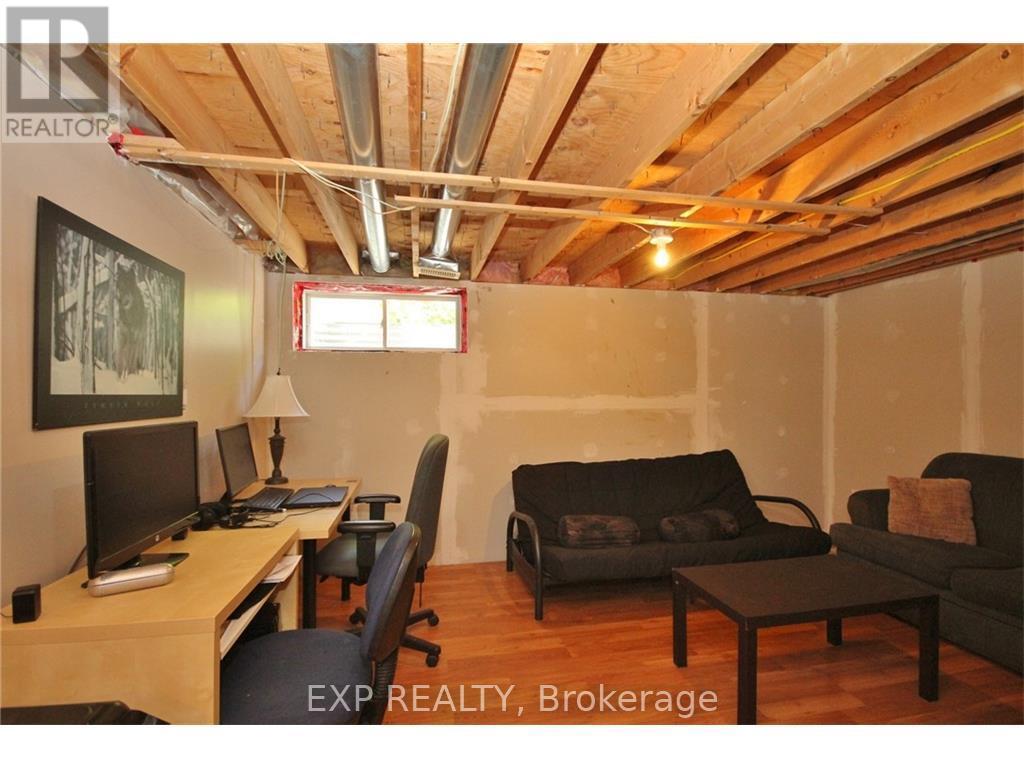 24 Wallsend Avenue, Ottawa, Ontario  K2K 3K7 - Photo 12 - X12489584