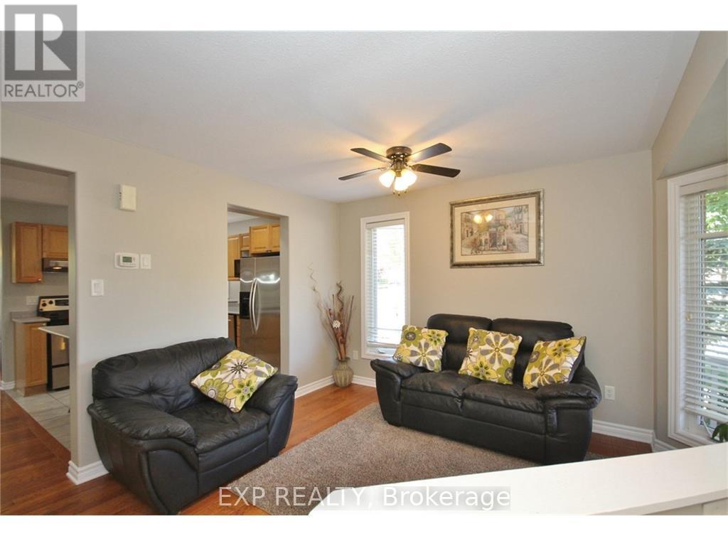 24 Wallsend Avenue, Ottawa, Ontario  K2K 3K7 - Photo 3 - X12489584