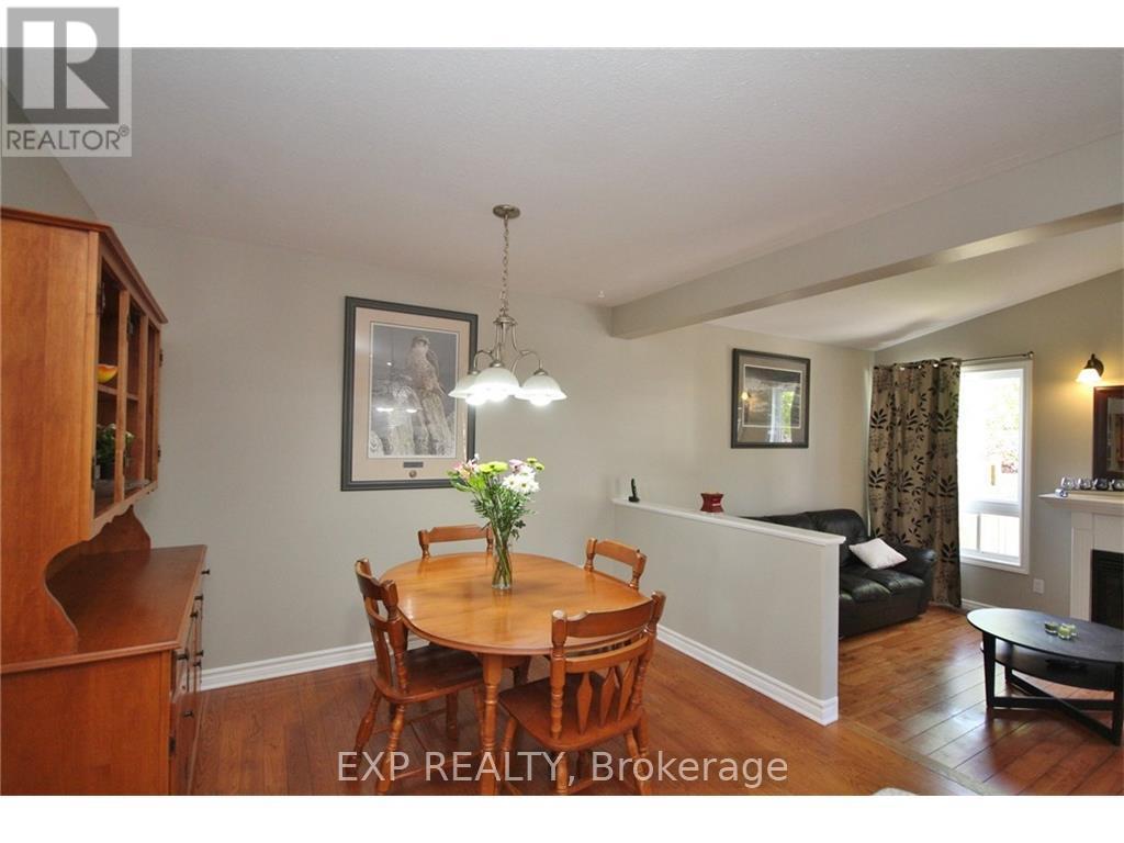 24 Wallsend Avenue, Ottawa, Ontario  K2K 3K7 - Photo 4 - X12489584