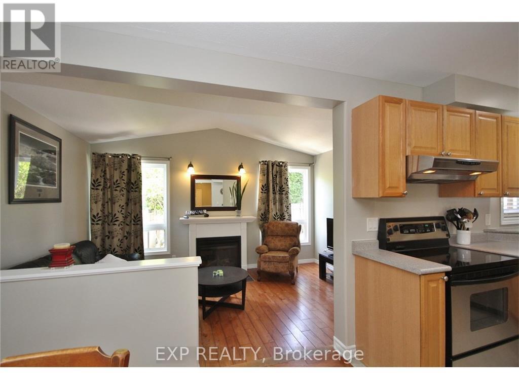 24 Wallsend Avenue, Ottawa, Ontario  K2K 3K7 - Photo 5 - X12489584