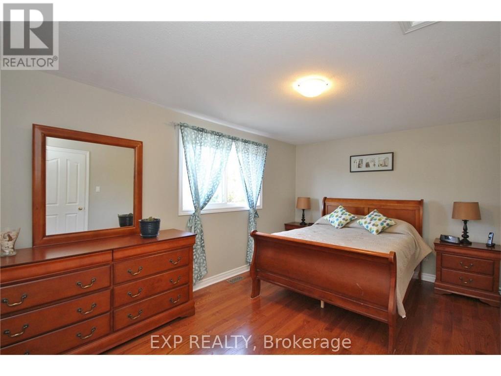 24 Wallsend Avenue, Ottawa, Ontario  K2K 3K7 - Photo 9 - X12489584