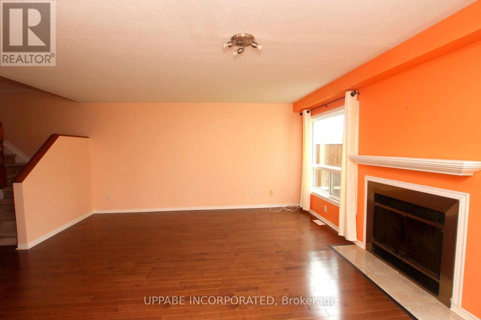 6075 Pineglade Crescent, Ottawa, Ontario  K1W 1H1 - Photo 3 - X12489640