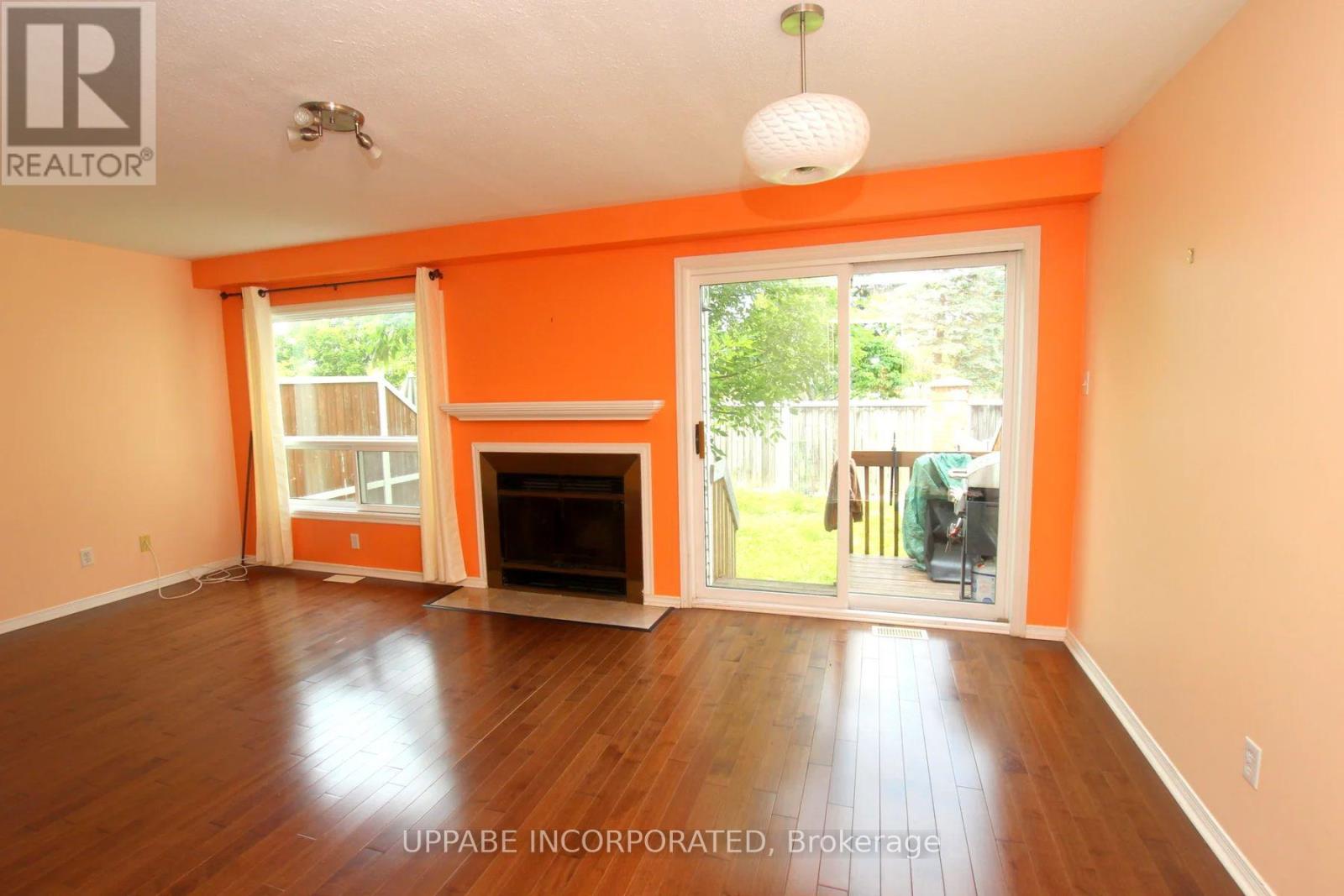 6075 Pineglade Crescent, Ottawa, Ontario  K1W 1H1 - Photo 4 - X12489640