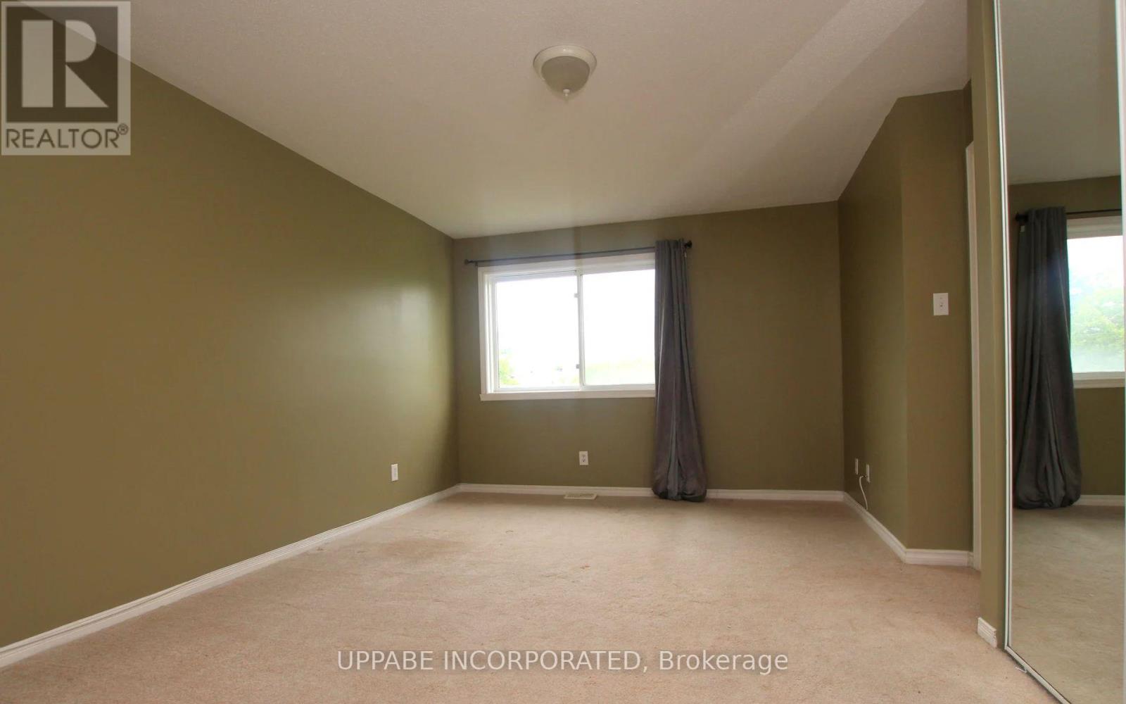 6075 Pineglade Crescent, Ottawa, Ontario  K1W 1H1 - Photo 5 - X12489640