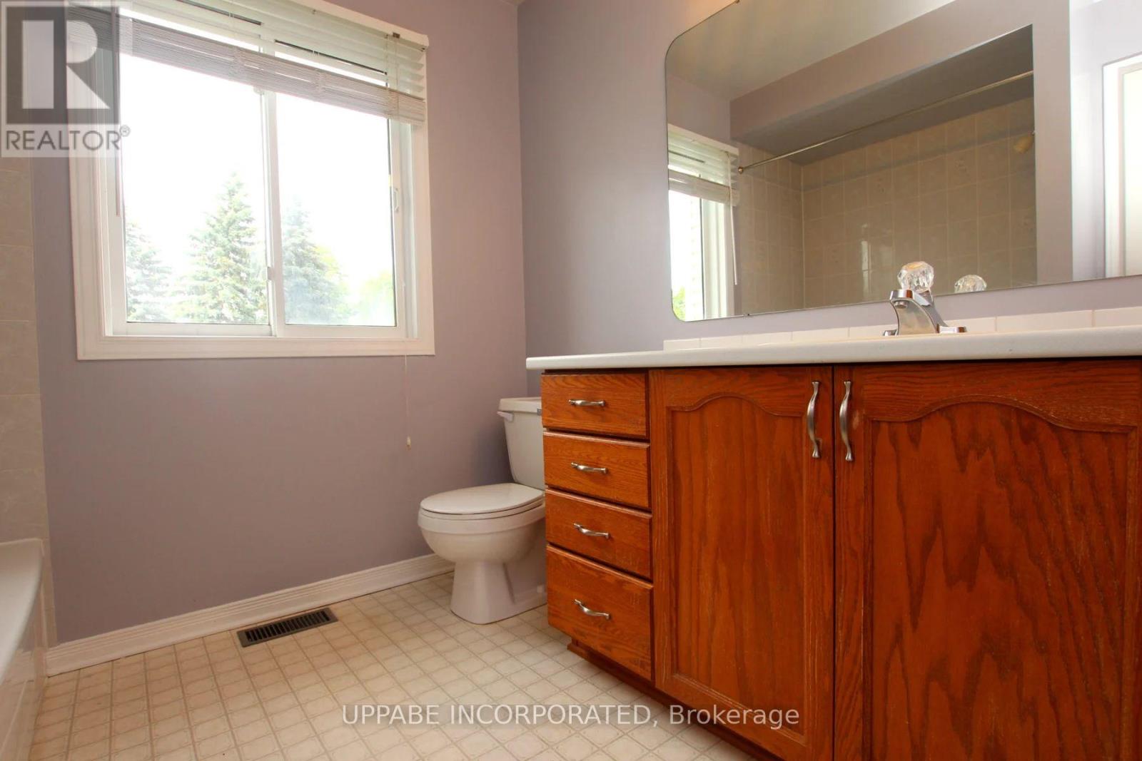 6075 Pineglade Crescent, Ottawa, Ontario  K1W 1H1 - Photo 7 - X12489640