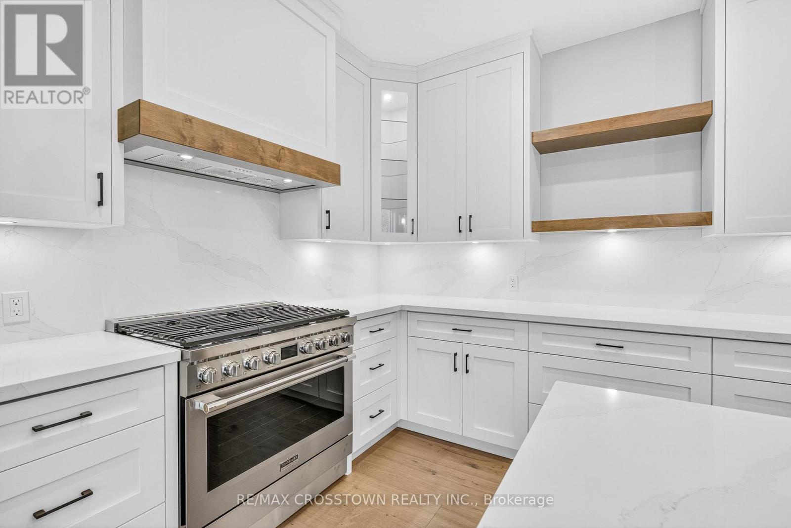 32 Alpine Way, Oro-Medonte (Horseshoe Valley), Ontario  L0L 2L0 - Photo 11 - S12375066