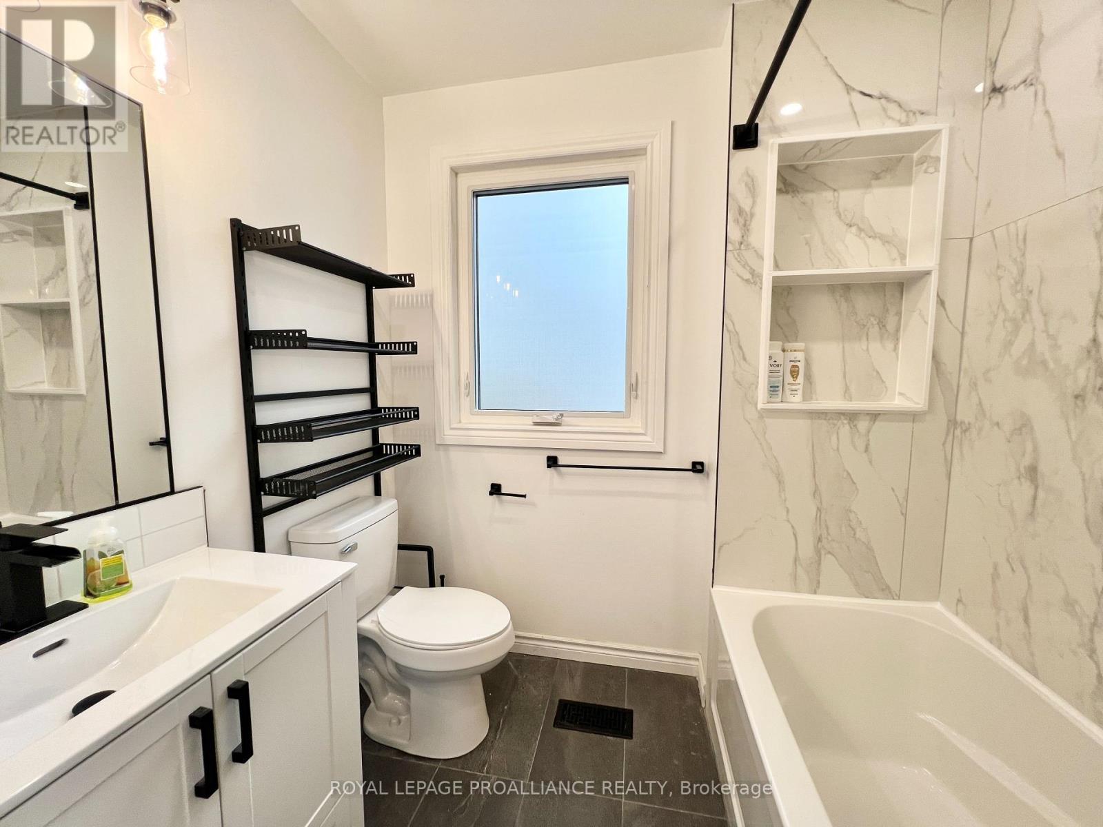 B - 220 Foster Avenue, Belleville, Ontario K8N 3R2 - Photo 16 - X12484262