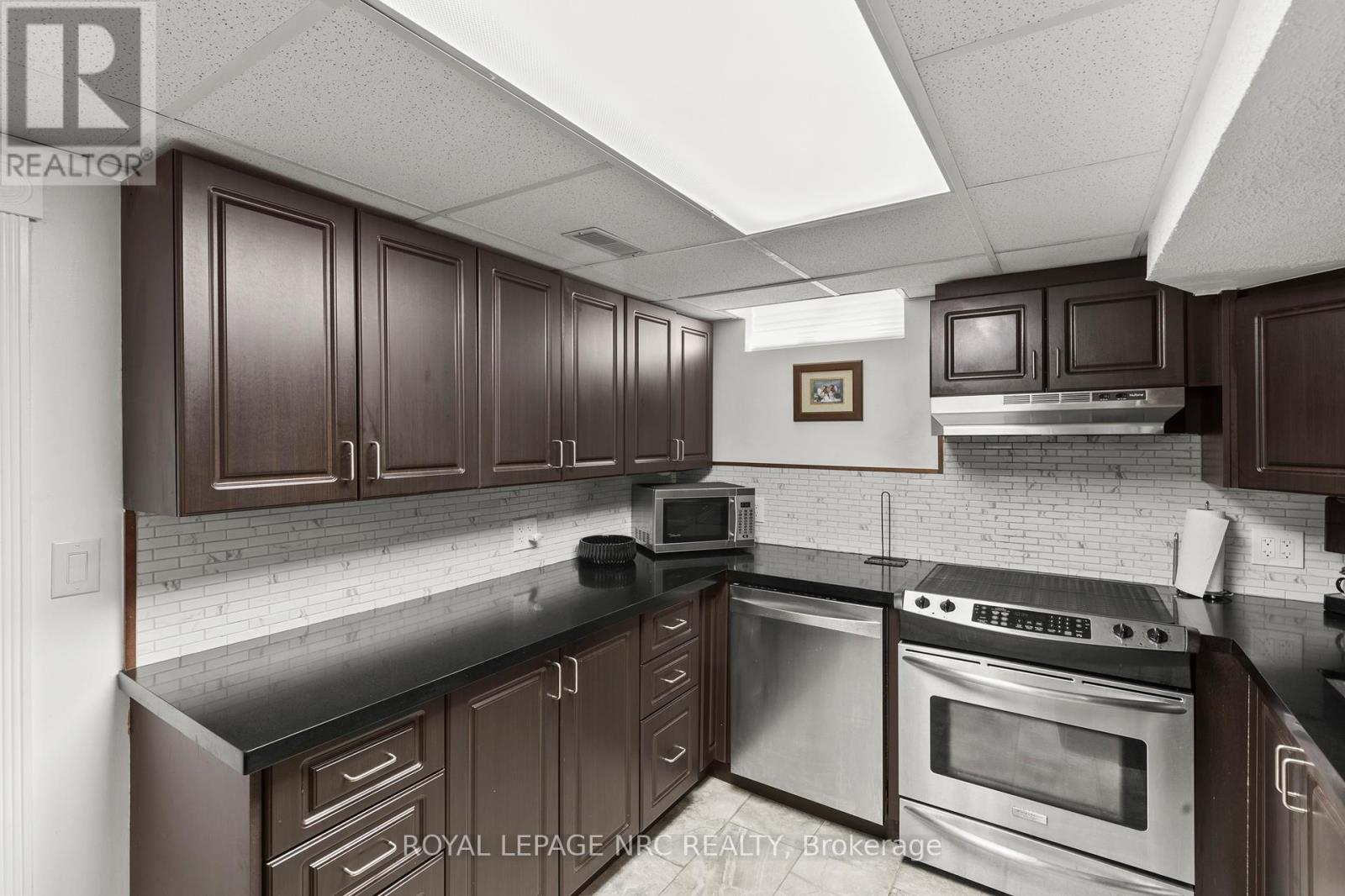 86 Huntington Lane, St. Catharines, Ontario  L2S 3R6 - Photo 34 - X12489594