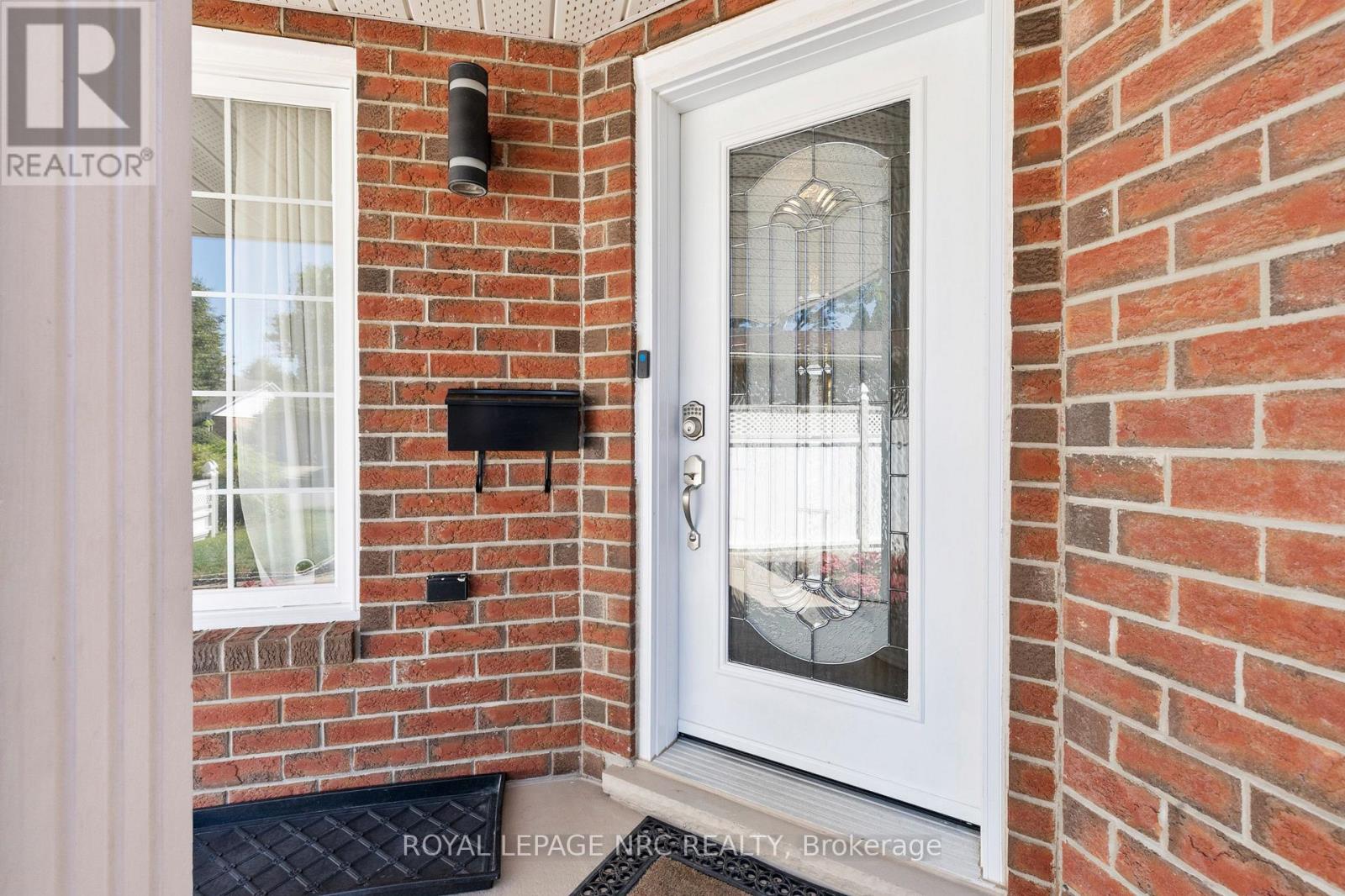 86 Huntington Lane, St. Catharines, Ontario  L2S 3R6 - Photo 4 - X12489594