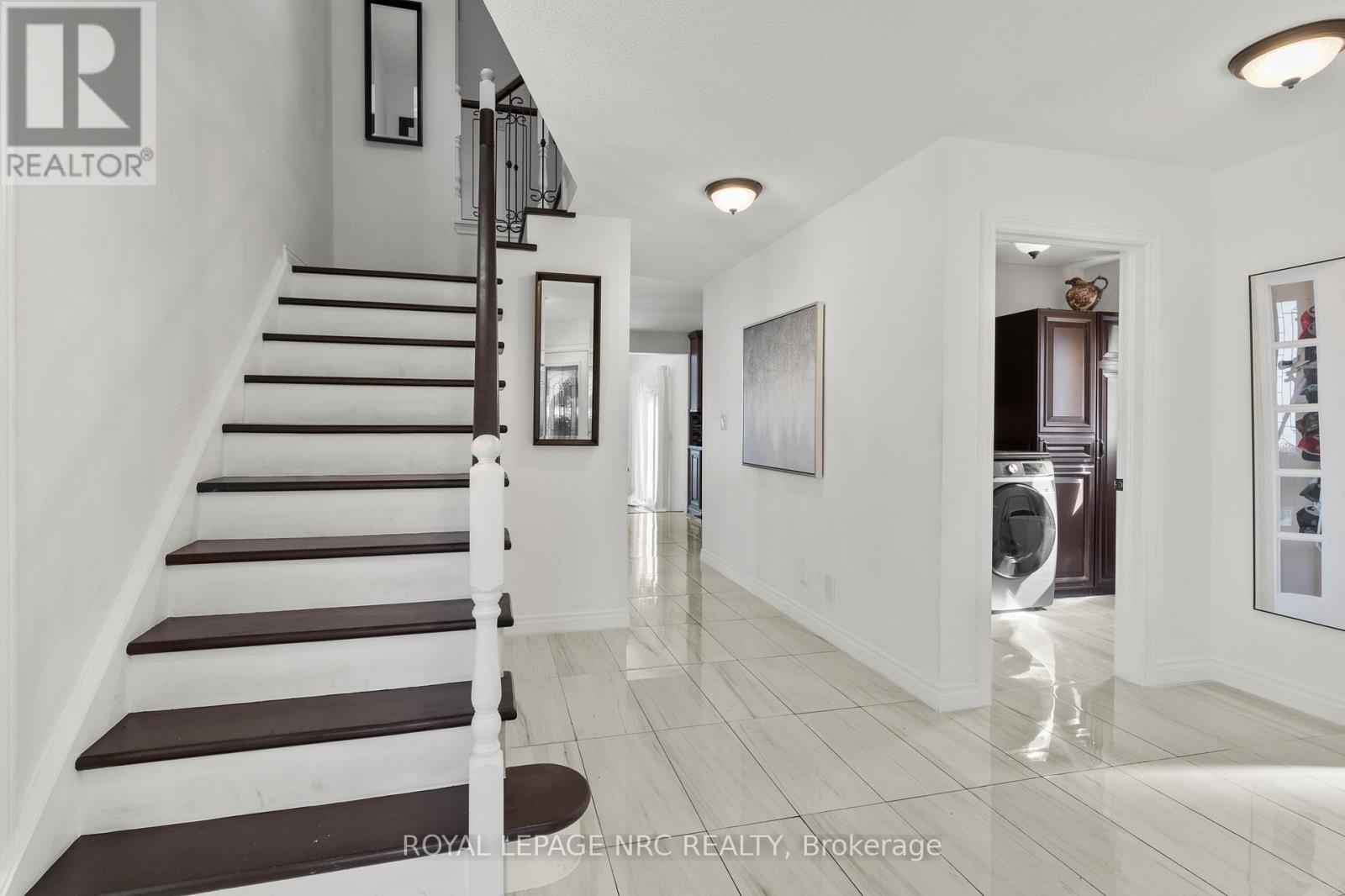 86 Huntington Lane, St. Catharines, Ontario  L2S 3R6 - Photo 6 - X12489594