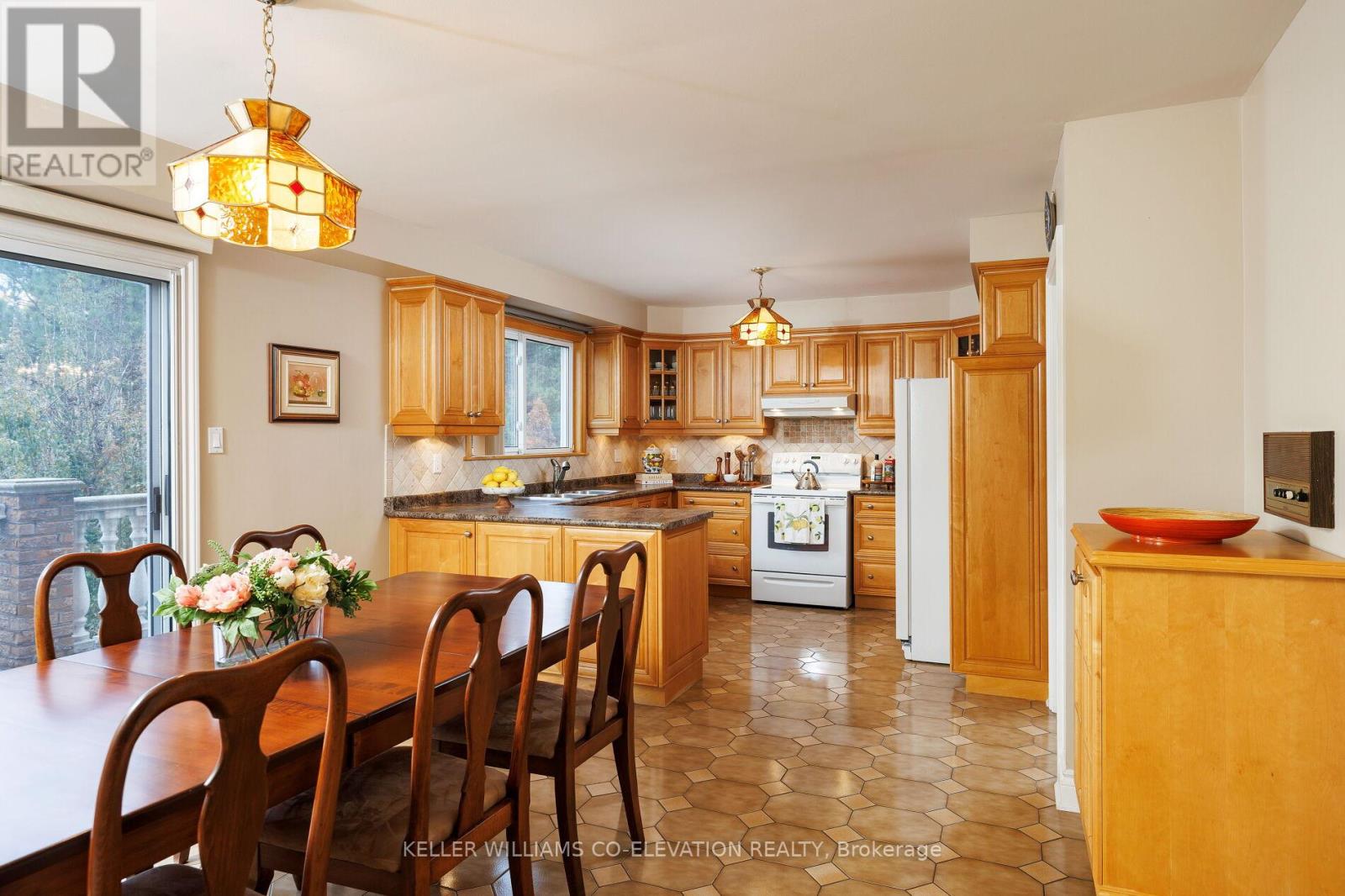 73 Queenston Crescent, Vaughan, Ontario  L4L 4A1 - Photo 12 - N12489536