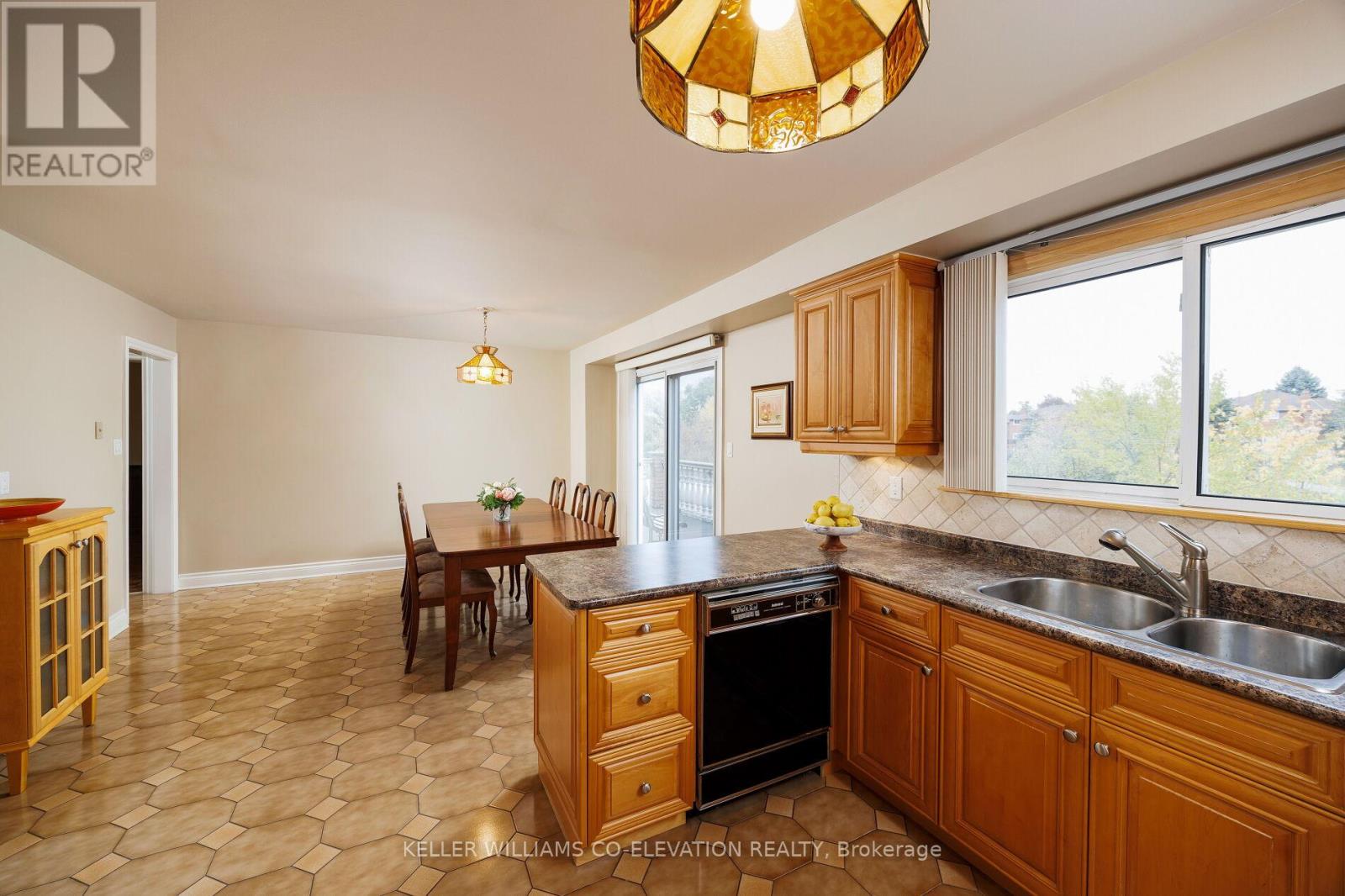 73 Queenston Crescent, Vaughan, Ontario  L4L 4A1 - Photo 15 - N12489536