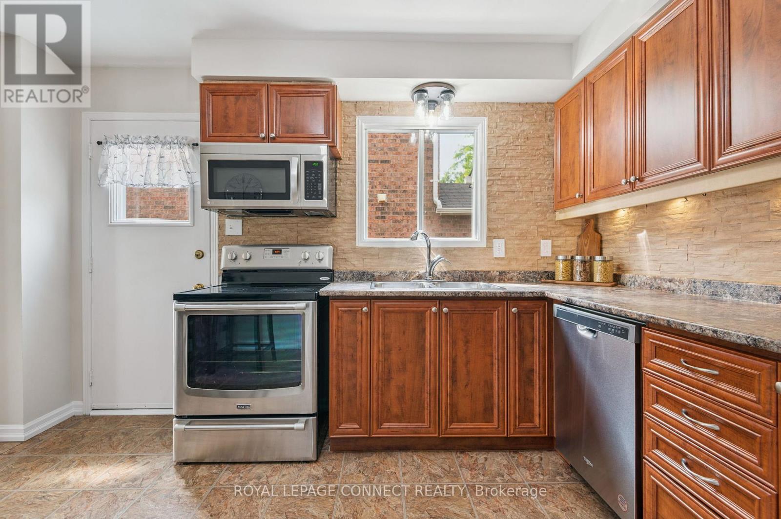 22 Crawford Rose Drive, Aurora, Ontario  L4G 4P3 - Photo 10 - N12489550