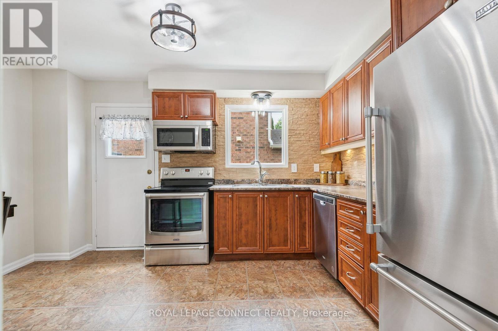 22 Crawford Rose Drive, Aurora, Ontario  L4G 4P3 - Photo 7 - N12489550