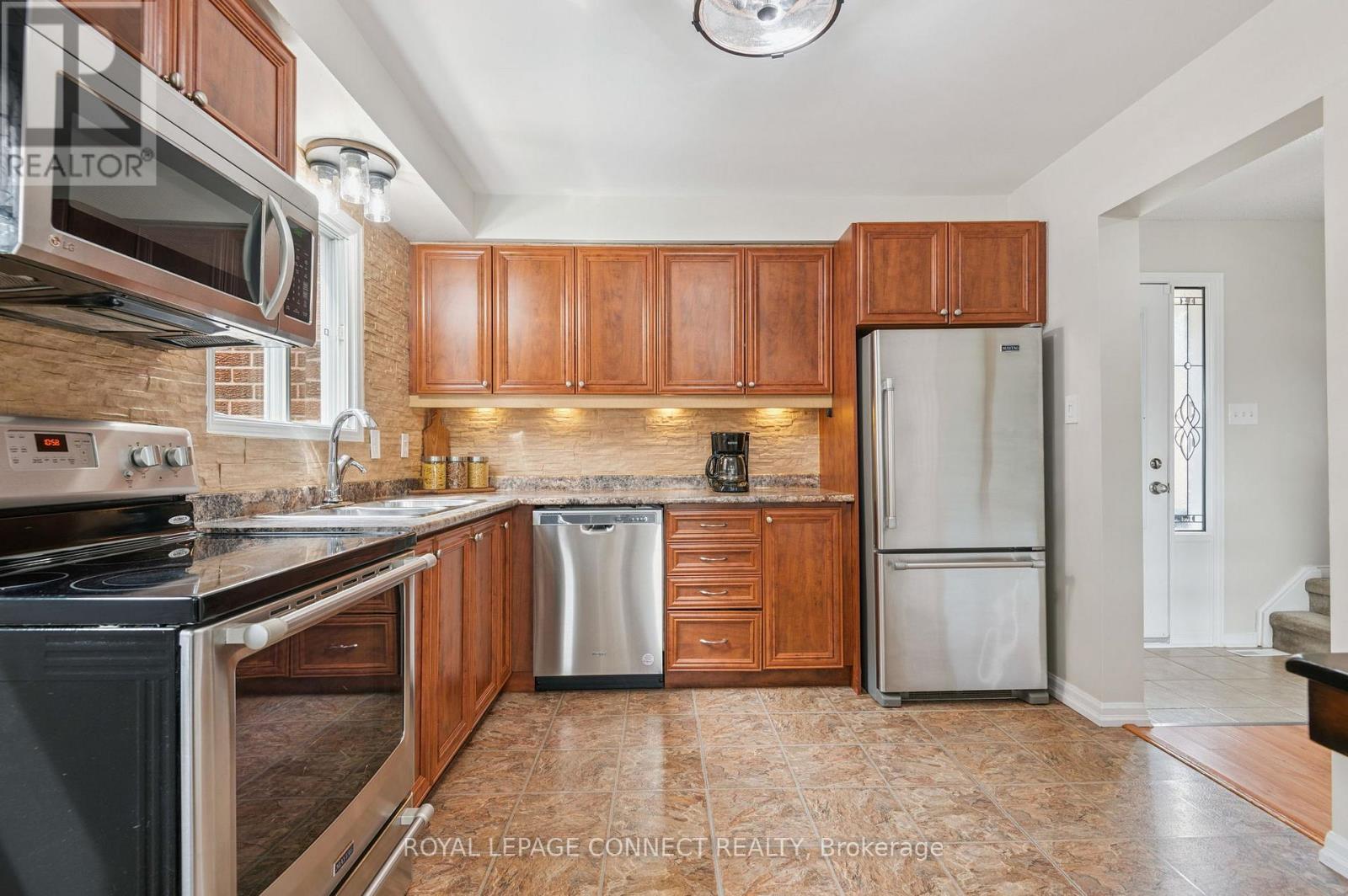 22 Crawford Rose Drive, Aurora, Ontario  L4G 4P3 - Photo 9 - N12489550