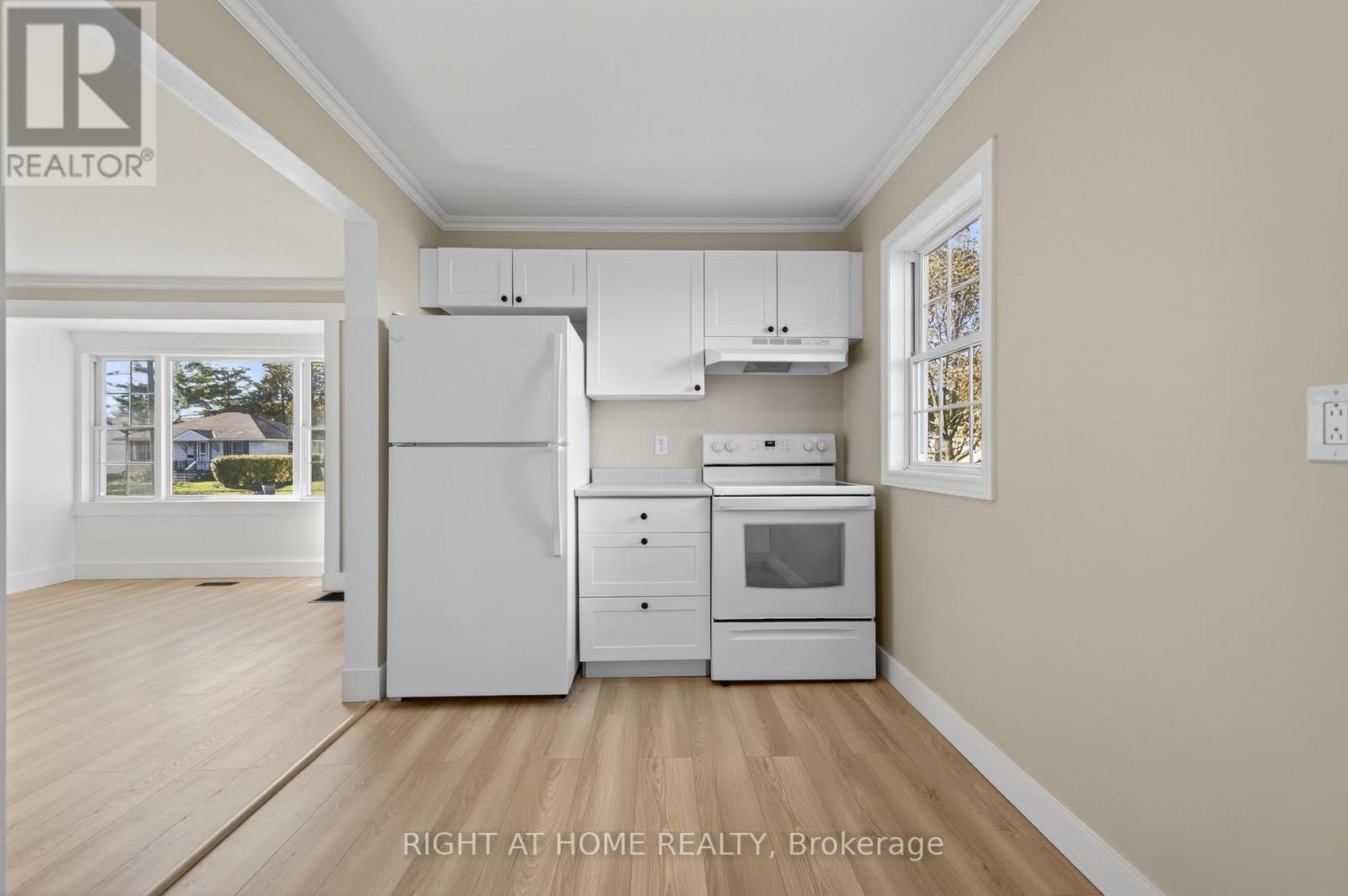 11 Newton Street, Barrie (Wellington), Ontario  L4M 3N2 - Photo 11 - S12489544