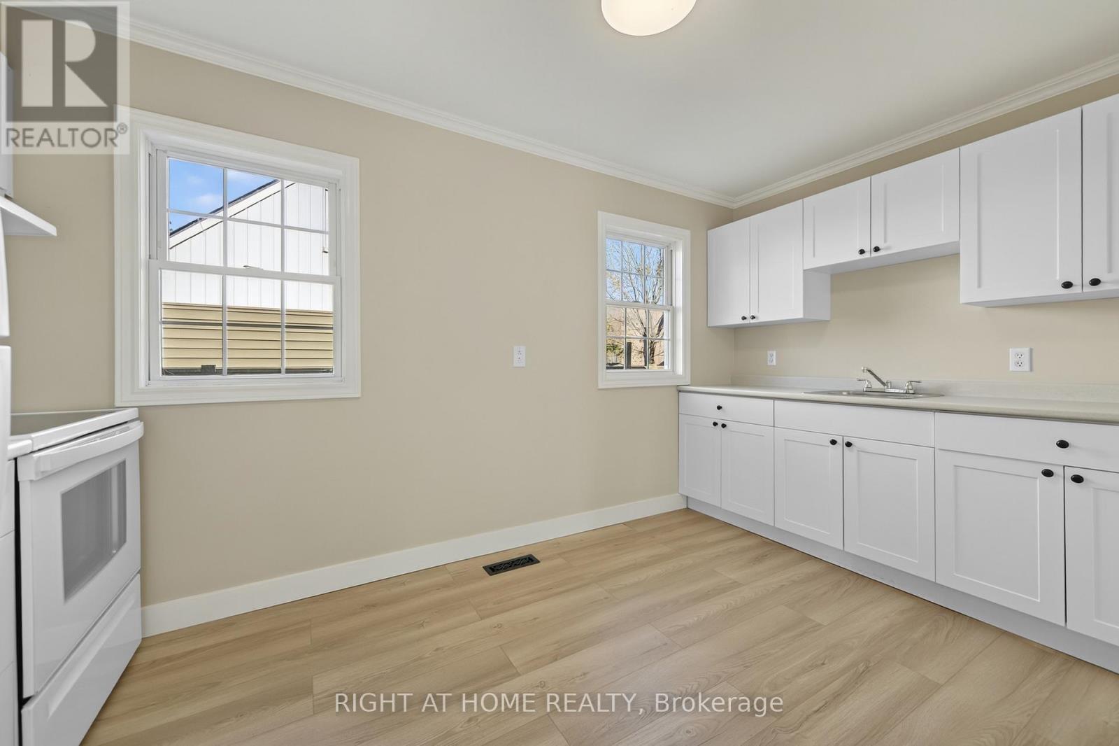 11 Newton Street, Barrie (Wellington), Ontario  L4M 3N2 - Photo 12 - S12489544