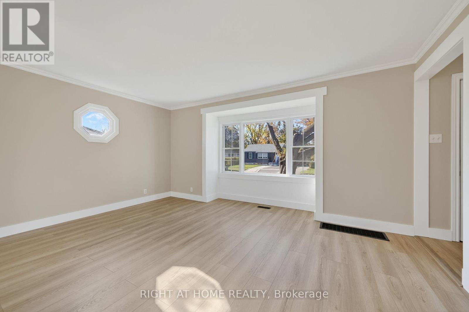 11 Newton Street, Barrie (Wellington), Ontario  L4M 3N2 - Photo 16 - S12489544