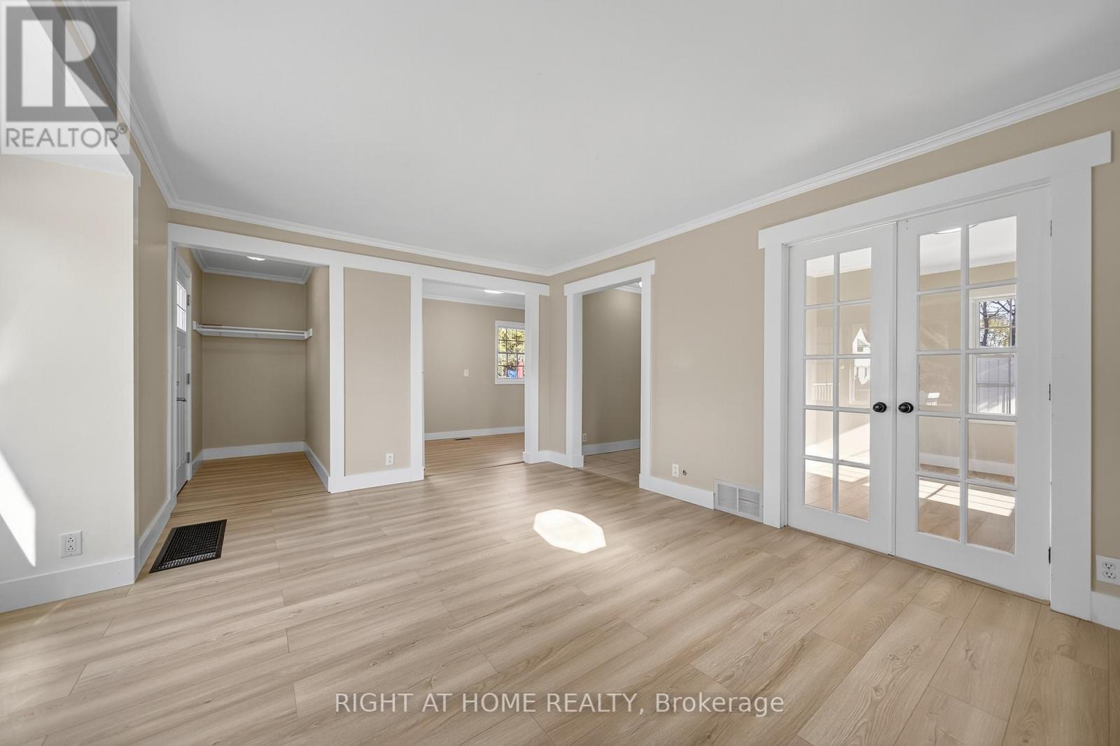 11 Newton Street, Barrie (Wellington), Ontario  L4M 3N2 - Photo 21 - S12489544